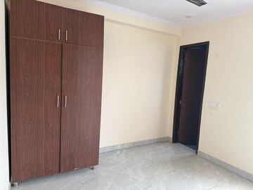 Room in 3 BHK Apartment at Vasant Kunj – for Rent