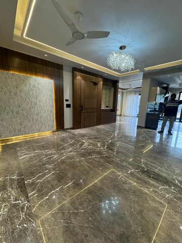 Room in 4 BHK Builder Floor at SS Southend Floors, South City 2 – for Sale