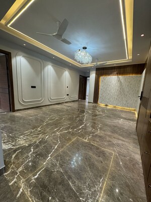 Room in 4 BHK Builder Floor at SS Southend Floors, South City 2 – for Sale