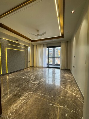Room in 4 BHK Builder Floor at SS Southend Floors, South City 2 – for Sale
