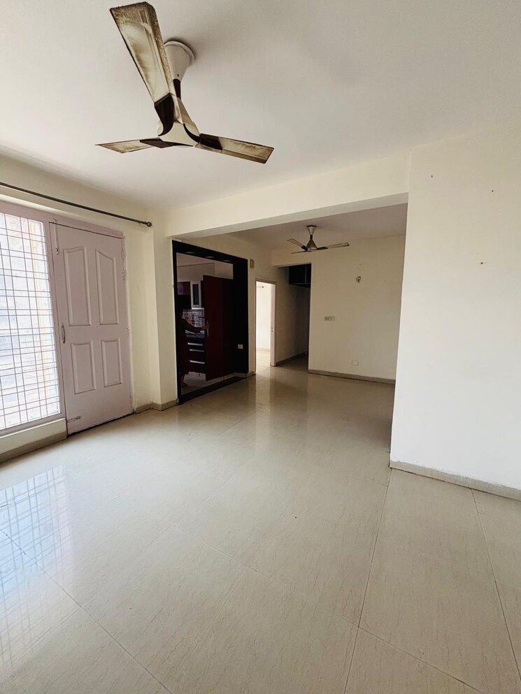 Room, sector 10 dwarka 4 Bedroom 2000 Sq.Ft. Apartment In Sector 10 Dwarka Delhi 8745115