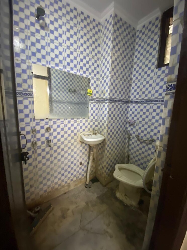 Bathroom, govindpuri 2 Bedroom 500 Sq.Ft. Builder Floor In Govindpuri Delhi 8745367