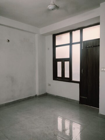 Room in 2 BHK Builder Floor at Paryavaran Complex – for Rent