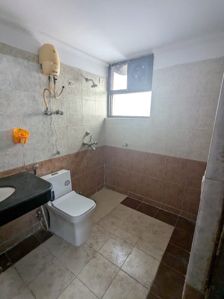 Bathroom, sidco-shivalik-apartment 3.5 Bedroom 2050 Sq.Ft. Apartment In Sector M 1 Gurgaon 8745147