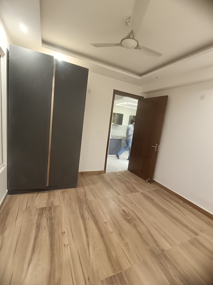 Room, sector 26 5 Bedroom 250 Sq.Mt. Villa In Sector 26 Noida 8745787