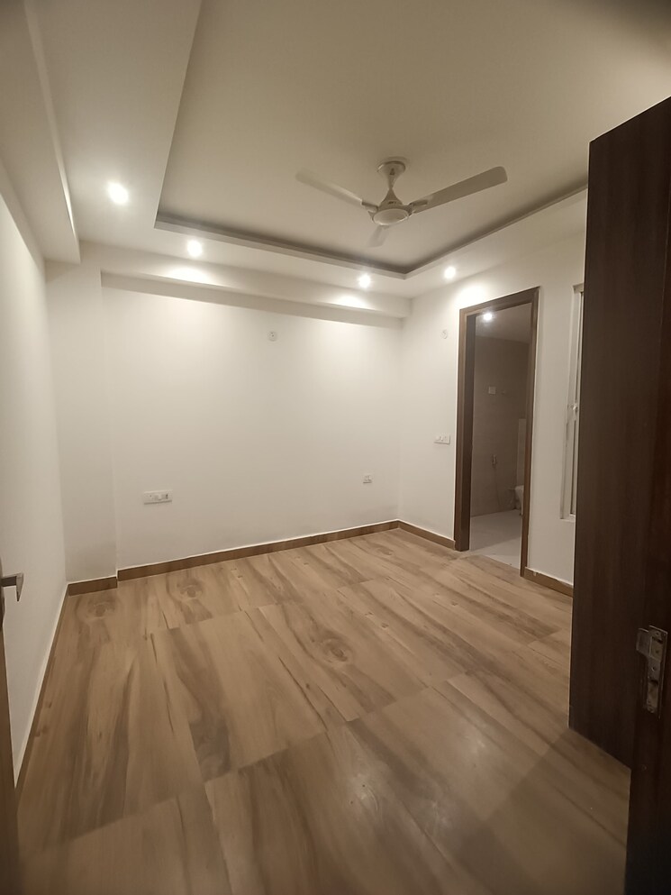 Room, sector 26 5 Bedroom 250 Sq.Mt. Villa In Sector 26 Noida 8745787