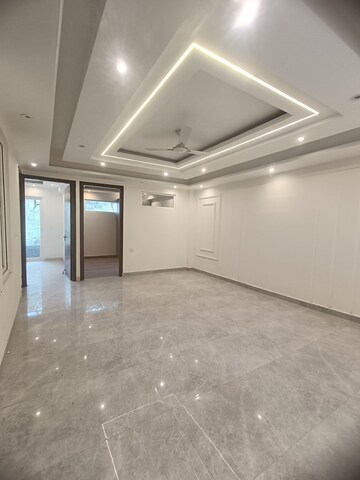 Room in 5 BHK Villa at Sector 26 – for Sale