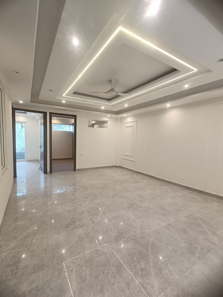 Room, sector 26 5 Bedroom 250 Sq.Mt. Villa In Sector 26 Noida 8745787