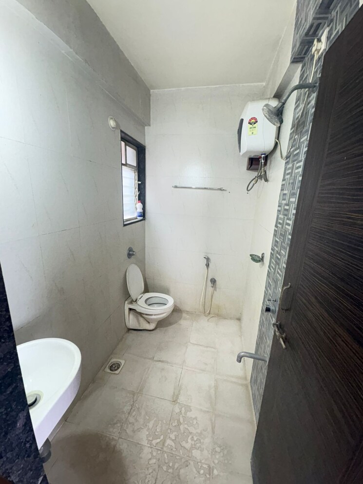 Bathroom, yash-sankul 2 Bedroom 941 Sq.Ft. Apartment In Pimple Saudagar Pune 8745865