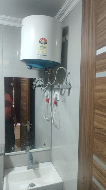 Furnished Amenities in 2 BHK Apartment at Sheth Auris Serenity Tower 2, Malad West – for Rent