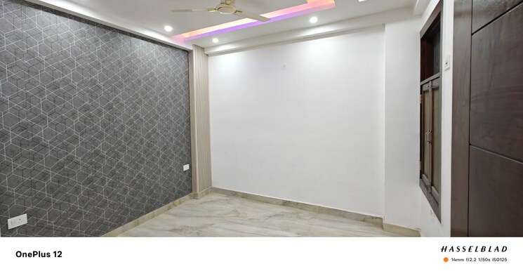 Room, sector 73 2 Bedroom 1000 Sq.Ft. Builder Floor In Sector 73 Noida 8746285