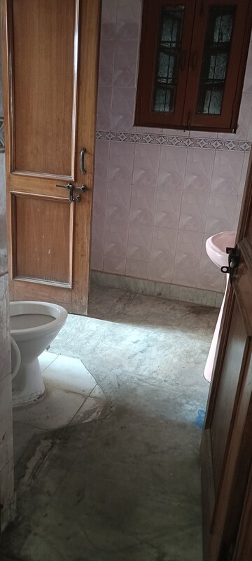 Bathroom in 2 BHK Villa at Sector 48 – for Rent