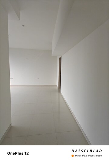 Room in 3 BHK Apartment at L&T Seawoods Residences Phase 2, Seawoods – for Rent