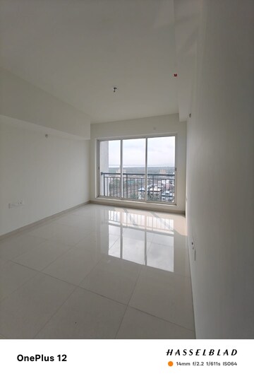 Room in 3 BHK Apartment at L&T Seawoods Residences Phase 2, Seawoods – for Rent