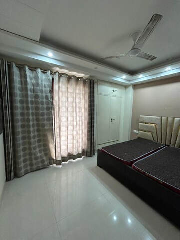 Bedroom in 3 BHK Builder Floor at Sector 42 – for Rent