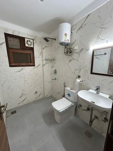 Team Area in 3 BHK Builder Floor at Sector 42 – for Rent