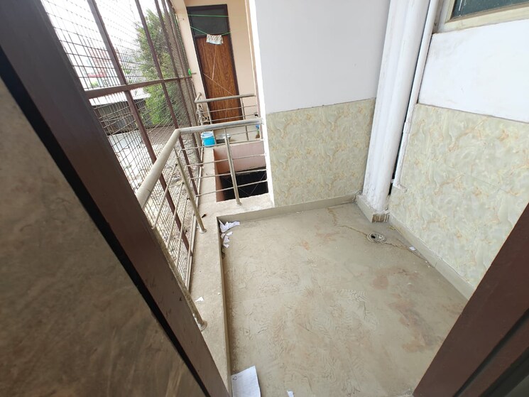 Balcony, sector 73 1 Bedroom 580 Sq.Ft. Builder Floor In Sector 73 Noida 8746651