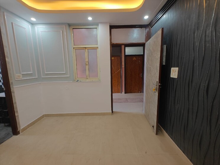Room, sector 73 1 Bedroom 580 Sq.Ft. Builder Floor In Sector 73 Noida 8746651
