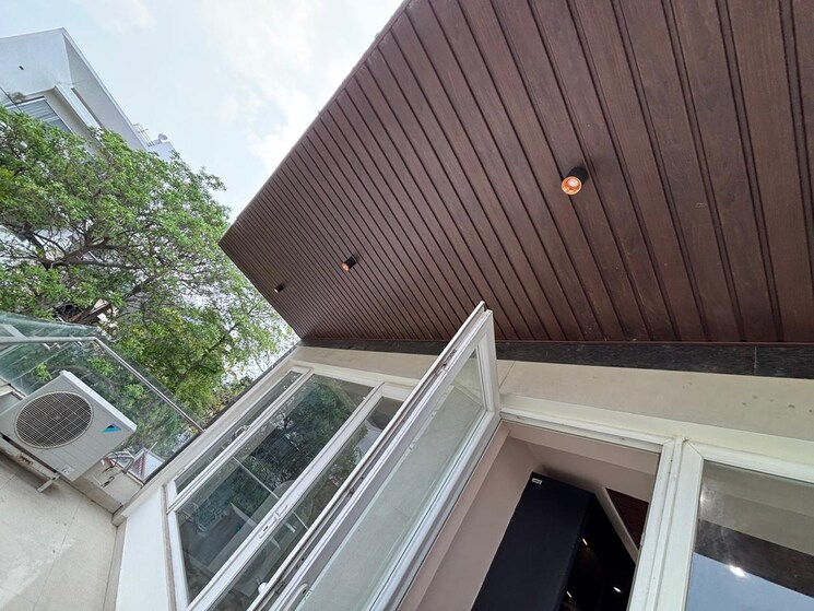 Balcony, dlf phase ii 5 Bedroom 300 Sq.Yd. Builder Floor In Dlf Phase ii Gurgaon 8746606