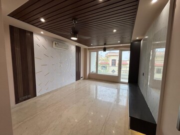 Kitchen in 5 BHK Builder Floor at Dlf Phase ii – for Sale