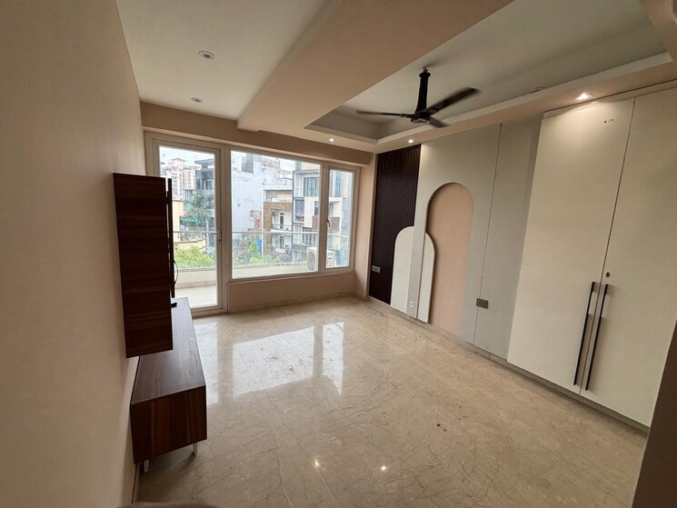 Room, dlf phase ii 5 Bedroom 300 Sq.Yd. Builder Floor In Dlf Phase ii Gurgaon 8746606