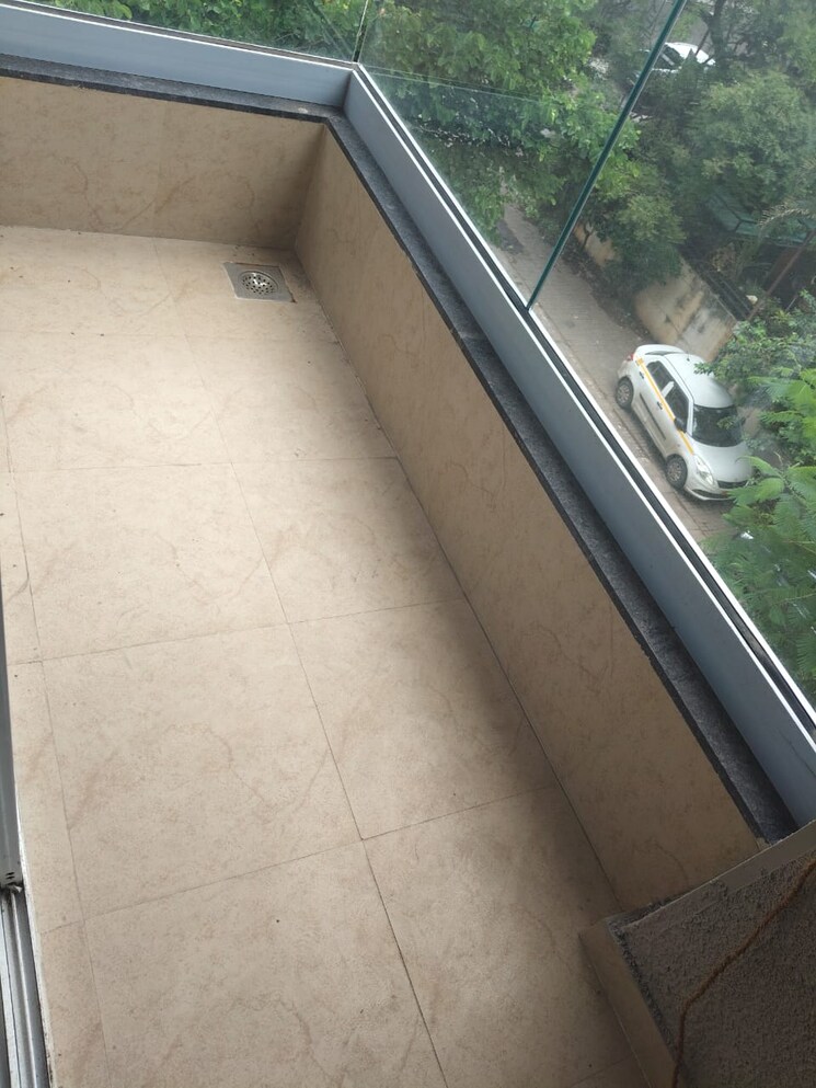 Balcony, om-avishkar 2 Bedroom 1000 Sq.Ft. Apartment In Rambaug Colony Pune 8746697