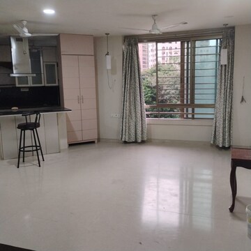 Room in 2 BHK Apartment at Oberoi Realty Park View, Kandivali East – for Rent
