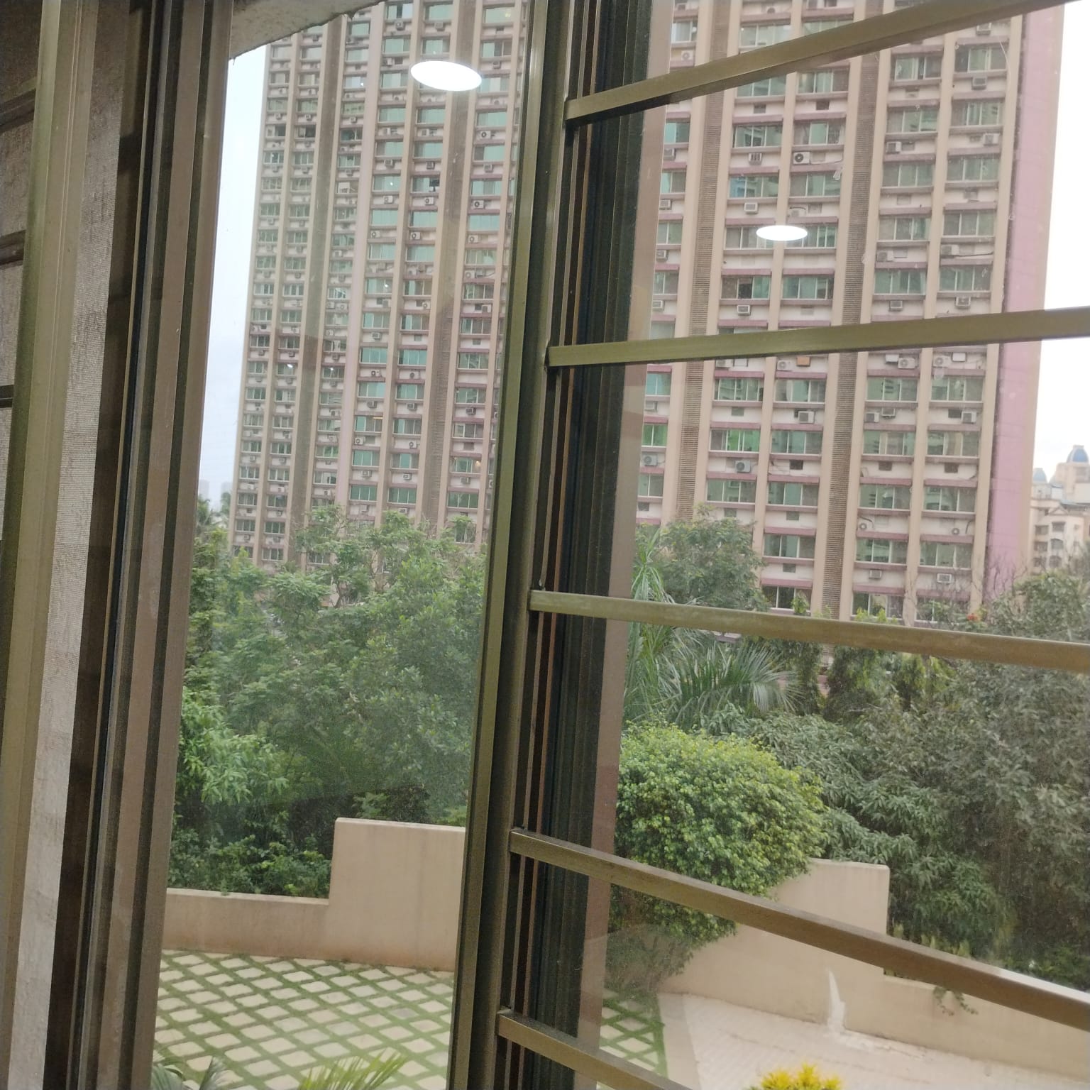 2 BHK + Pooja Room Apartment For Rent in Oberoi Realty Park View