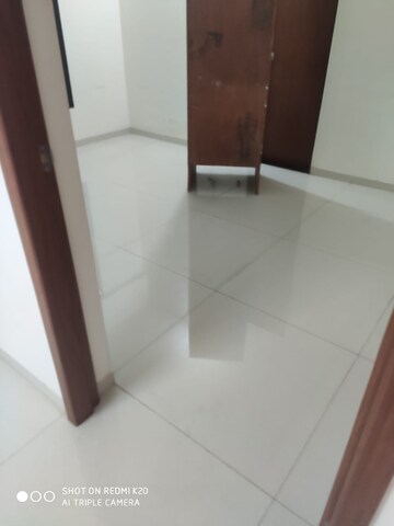 Room in 2 BHK Apartment at Vyas Ranjeet Heights, Rambaug Colony – for Rent