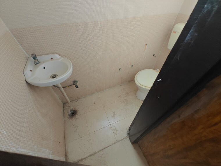 Bathroom, sector 73 2 Bedroom 900 Sq.Ft. Builder Floor In Sector 73 Noida 8746844