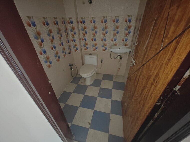 Bathroom, sector 73 2 Bedroom 900 Sq.Ft. Builder Floor In Sector 73 Noida 8746844