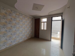 Room in 2 BHK Builder Floor at Sector 73 – for Sale