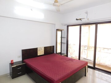 Bedroom in 3 BHK Apartment at Andheri West – for Rent