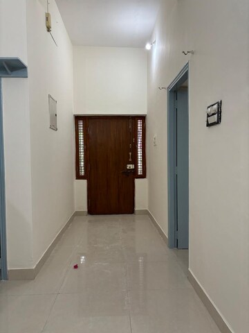 Room in 2 BHK Apartment at Ravetkar Arihant Shree, Dahanukar Colony – for Rent