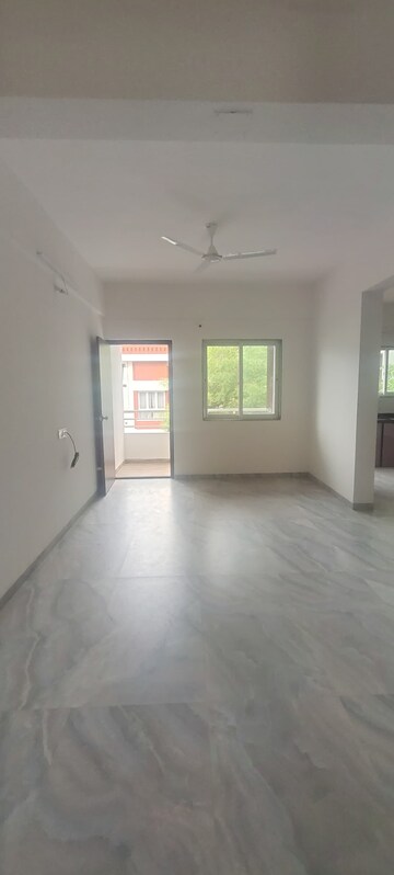 Room in 2 BHK Apartment at Rachana Shree Apartment, Dahanukar Colony – for Rent