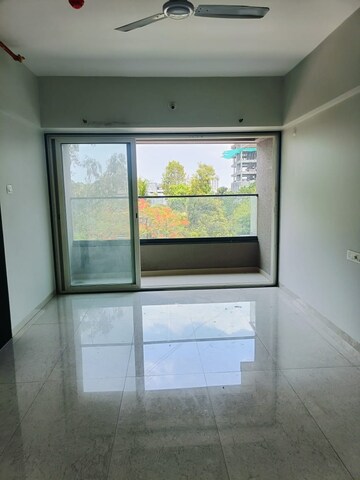 Room in 2 BHK Apartment at Rachana Shree Apartment, Dahanukar Colony – for Rent