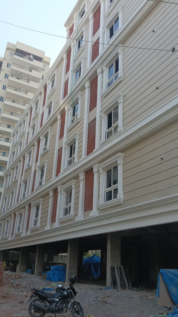 Balcony, sector 36 6+ Bedroom 300 Sq.Mt. Villa In Sector 36 Noida 8746822