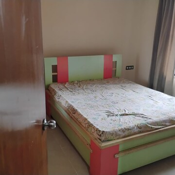 Bedroom in 2 BHK Apartment at Evershine Tower, Kandivali East – for Rent
