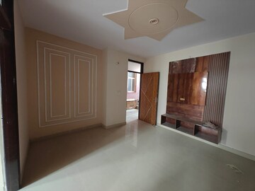 Room in 2 BHK Builder Floor at Sector 73 – for Sale