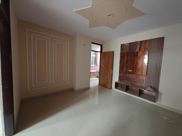 Room, sector 73 2 Bedroom 910 Sq.Ft. Builder Floor In Sector 73 Noida 8746867