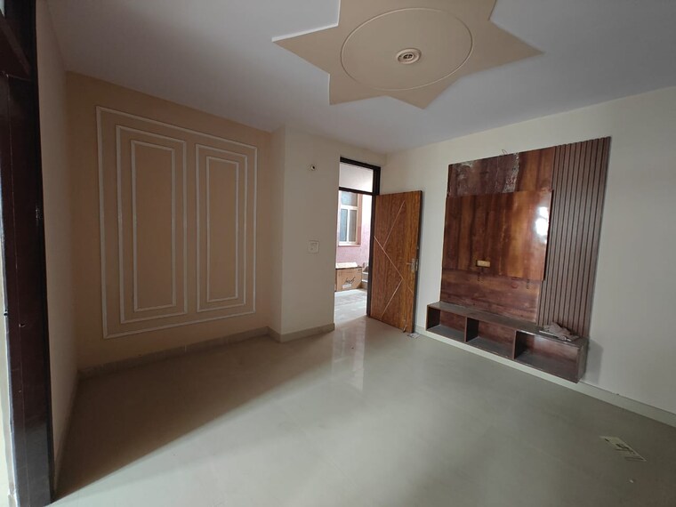 Room, sector 73 2 Bedroom 910 Sq.Ft. Builder Floor In Sector 73 Noida 8746867