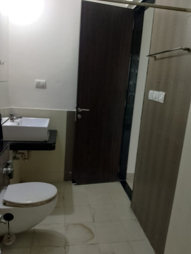 Bathroom, rustomjee-athena 2 Bedroom 700 Sq.Ft. Apartment In Majiwada Thane 8746881