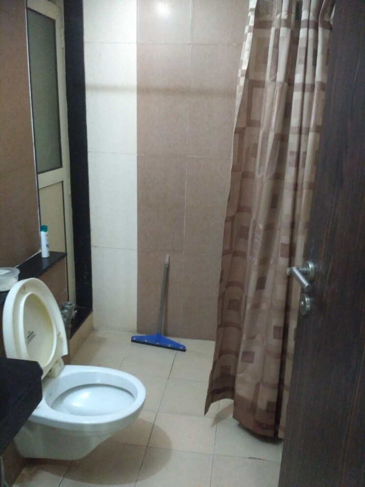 Bathroom, rustomjee-athena 2 Bedroom 700 Sq.Ft. Apartment In Majiwada Thane 8746881