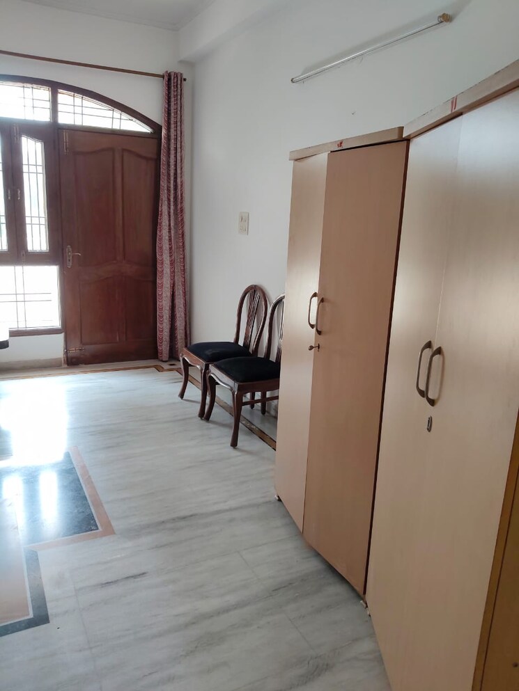 Room, rwa-apartments-sector-19 6+ Bedroom 195 Sq.Mt. Independent House In Sector 19 Noida 8746889