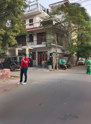 Parking in 6+ BHK Independent House at RWA Apartments Sector 19, Sector 19 – for Sale