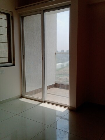 Room in 2.5 BHK Apartment at Yashwin Orizzonte, Kharadi – for Rent