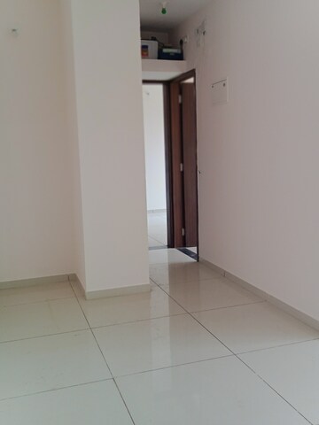 Room in 2.5 BHK Apartment at Yashwin Orizzonte, Kharadi – for Rent
