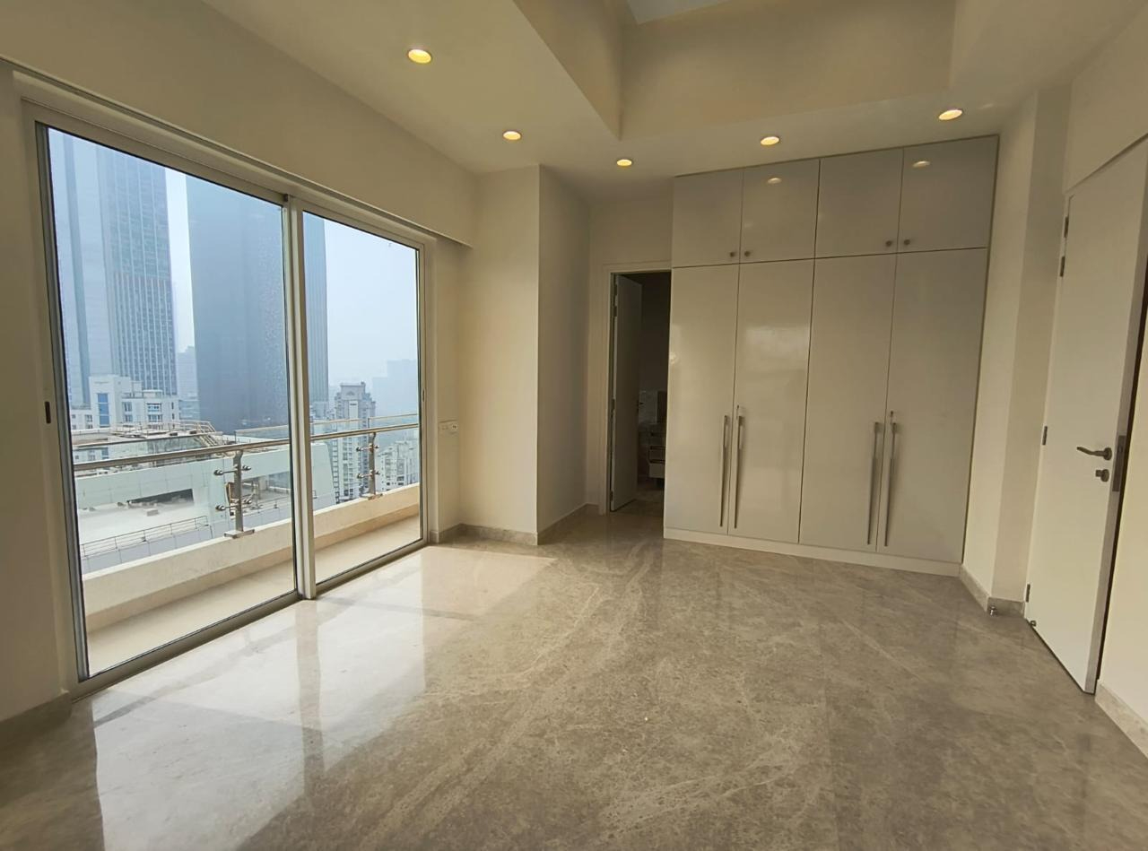 3 BHK + Servant Room Apartment For Rent in Indiabulls Sky Forest