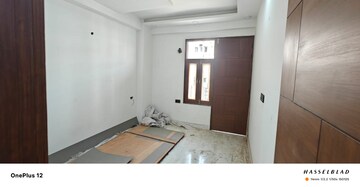 Room in 3 BHK Builder Floor at Sector 73 – for Sale