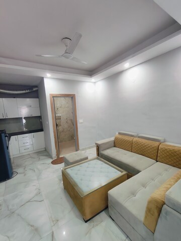 Living Room in 1 BHK Builder Floor at Sushant Vyapaar Kendra, Sector 43 – for Rent